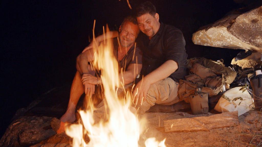 Jenke von Wilmsdorff reist mit Tim Mälzer nach Afrika. Innerhalb von zwei Tagen müssen sie unter extremen Bedingungen einen magischen Ort am Ende der Welt erreichen, den nur Einheimische kennen.