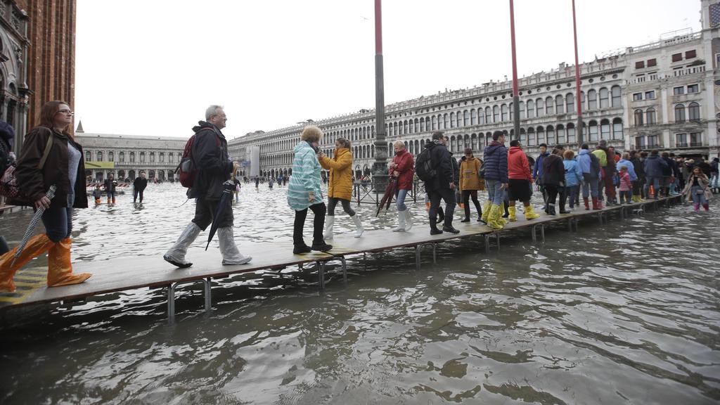 Unwetter in Italien Venedig Markusplatz