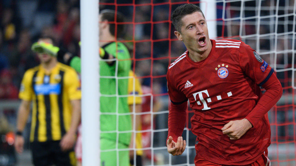 07.11.2018, Bayern, München: Fußball: Champions League, Bayern München - AEK Athen, Gruppenphase, Gruppe E, 4. Spieltag in der Allianz Arena. Robert Lewandowski von München jubelt über sein Tor zum 2:0. Foto: Sven Hoppe/dpa +++ dpa-Bildfunk +++