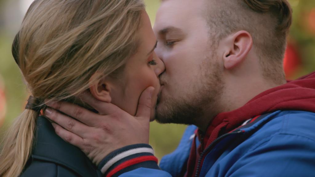 GZSZ: Endlich ein Paar: Sophie und Jonas stehen öffentlich zu ihren Gefühlen.