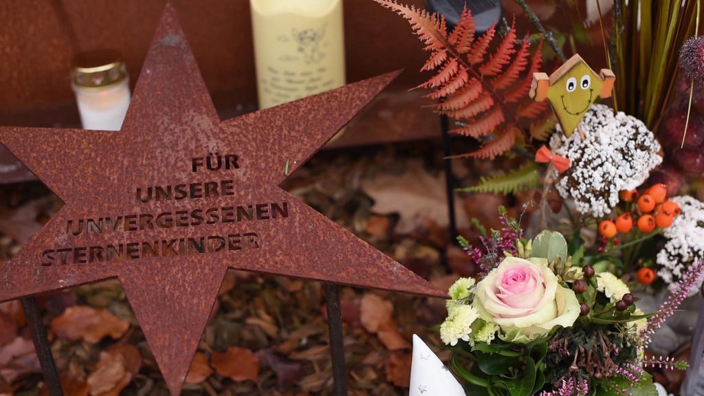 Grab auf dem Sternenkinderfriedhof am Worringer Bruch in Köln.