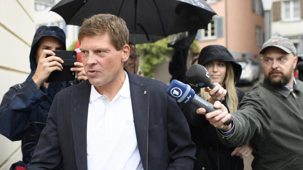 Der ehemalige deutsche Rennradfahrer Jan Ullrich trifft am Rathaus ein. (zu dpa:«Jan Ullrich in Frankfurt festgenommen» vom 10.08.2018) Foto: Gian Ehrenzeller/KEYSTONE/dpa +++ dpa-Bildfunk +++