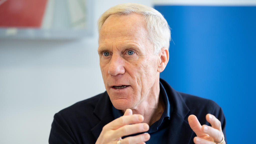 17.01.2019, Nordrhein-Westfalen, Köln: Ingo Froböse, Sportwissenschaftler an der Deutschen Sporthochschule Köln, gibt eine Pressekonferenz. Die Sporthochschule stellte die Ergebnisse einer Studie zu Alltag und Gesundheit von E-Sportlern vor. Foto: Ma