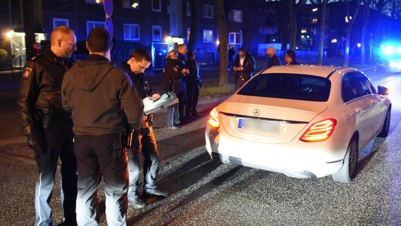 Polizei stoppt Hochzeitskorso