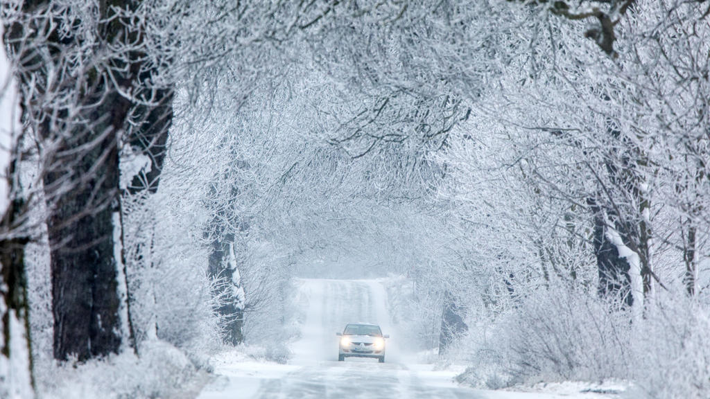 Winterwetter bringt neben der Eiseskälte auch Schnee im Westen.