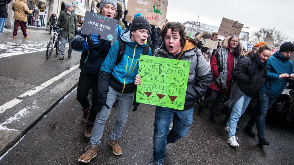 Jugendliche protestieren in München gegen den Klimawandel.