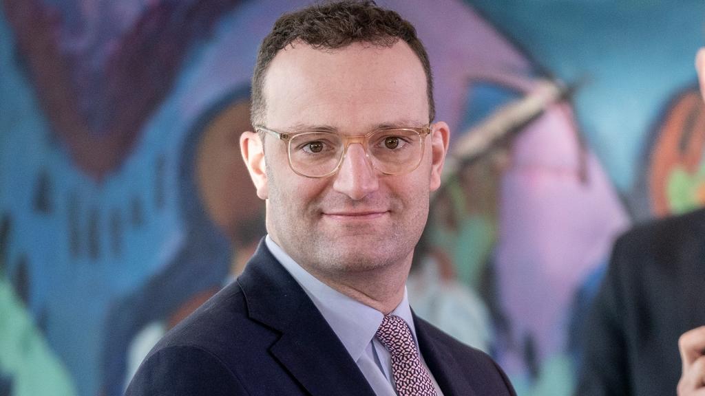 Jens Spahn (CDU), Bundesminister für Gesundheit, nimmt an der Sitzung des Bundeskabinetts im Bundeskanzleramt teil. Themen sind unter anderem ein Gesetzentwurf zur Verbesserung der Information über einen Schwangerschaftsabbruch in