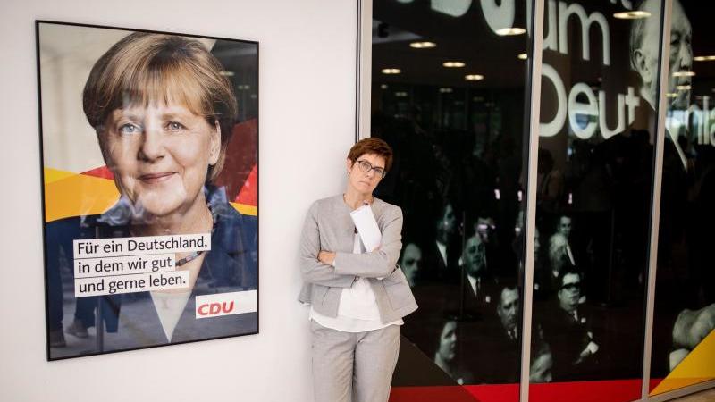 Annegret Kramp-Karrenbauer und Merkel