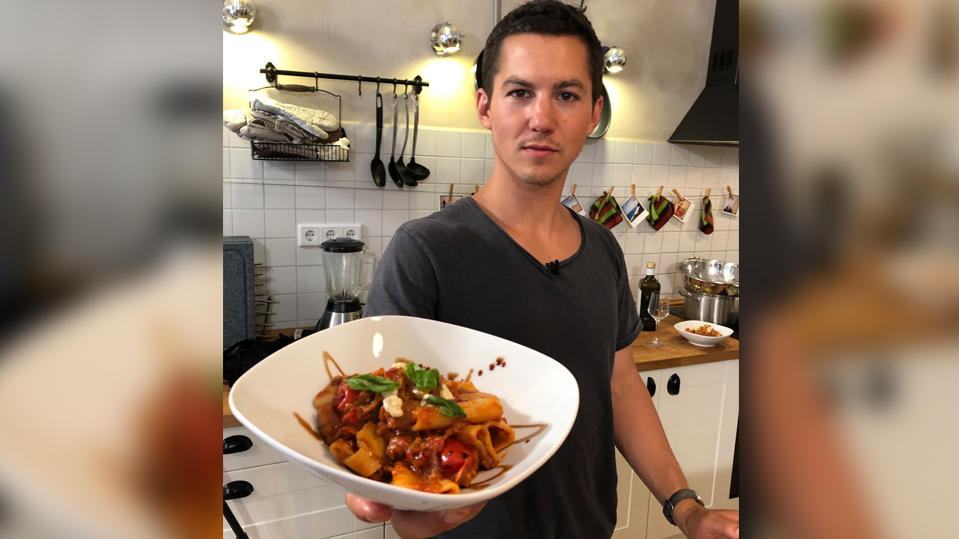 "Club der roten Bänder"-Star Tim Oliver Schultz kocht sein Lieblingsgericht