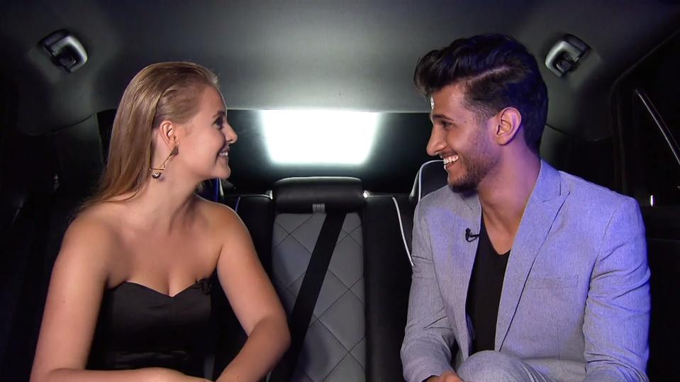 Take Me Out 2019 Zwischen Julia Und Jack Knistert Es Wahrend Des Limo Dates