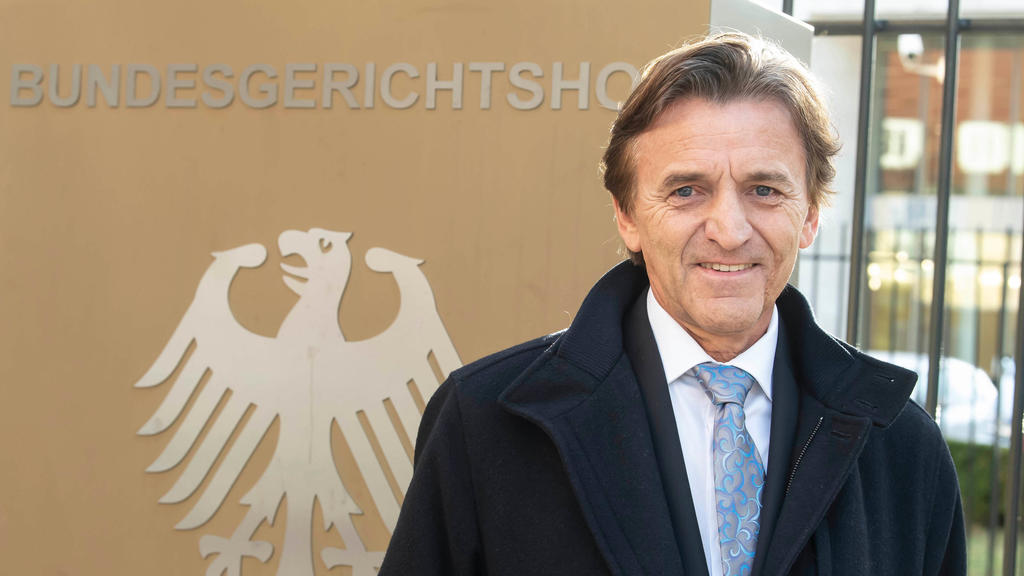 12.03.2019, Baden-Württemberg, Karlsruhe: Heinz Sening, Kläger im Prozess über die Haftung wegen Lebenserhaltung durch künstliche Ernährung, steht vor Beginn seiner Verhandlung vor dem Bundesgerichtshof (BGH). Er meint, dass sein demenzkranker Vater