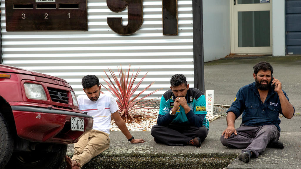 Grieving members of the public following a shooting at the Al Noor mosque in Christchurch, New Zealand, March 15, 2019. REUTERS/SNPA/Martin Hunter ATTENTION EDITORS - NO RESALES. NO ARCHIVES TPX IMAGES OF THE DAY