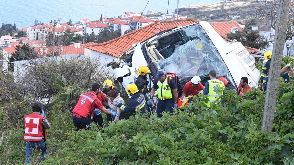 Bus accident in Madeira makes 28 dead Funchal, 04-17-2019 - Accident with bus in Madeira makes 28 dead confirmed. He got off to Canico after the Quinta Esplendida Hotel. (Rui Silva / Aspres / Global Images) PUBLICATIONxINxGERxSUIxAUTxONLY RuixSilva