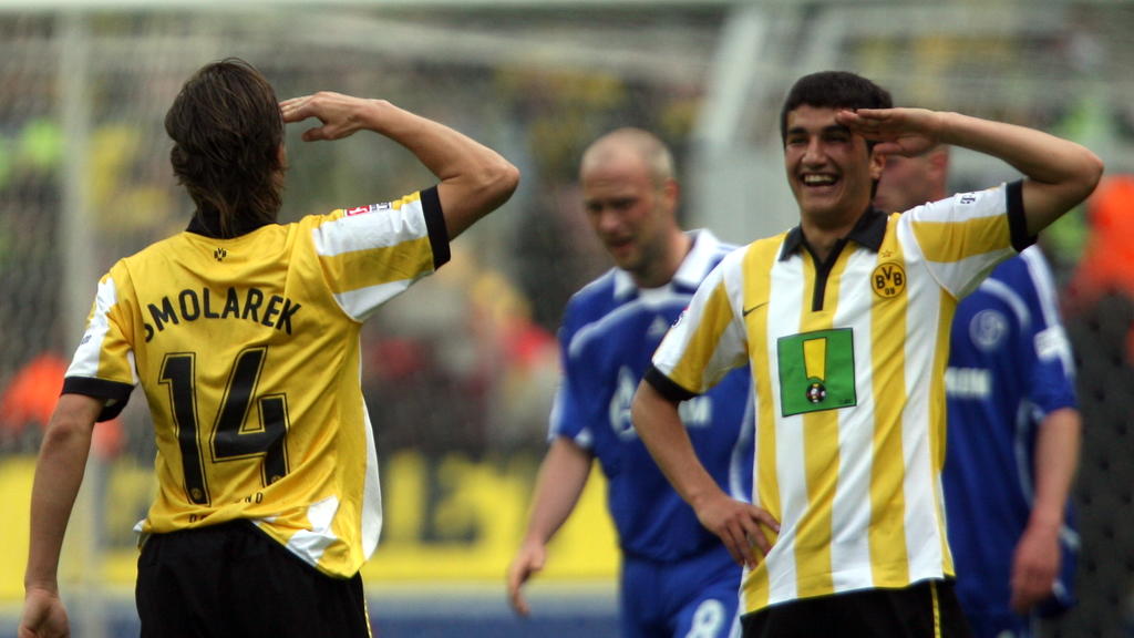 Fußball-Bundesliga Borussia Dortmund - Schalke 04 am Samstag (12.05.2007) im Signal Iduna Park in Dortmund. Der Dortmunder Torschütze des 2:0-Siegtreffers, Ebi Smolarek (l) jubelt mit Nuri Sahin (r). Foto: Franz-Peter Tschauner dpa/lnw (Achtung Sperr
