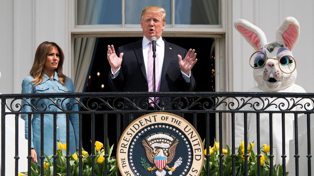 President Donald Trump, accompanied by First Lady Melania Trump and the Easter Bunny, delivers remarks at the White House Easter Egg Roll at the White House in Washington, D.C. on April 22, 2019. PUBLICATIONxINxGERxSUIxAUTxHUNxONLY WAP20190422306 KEV