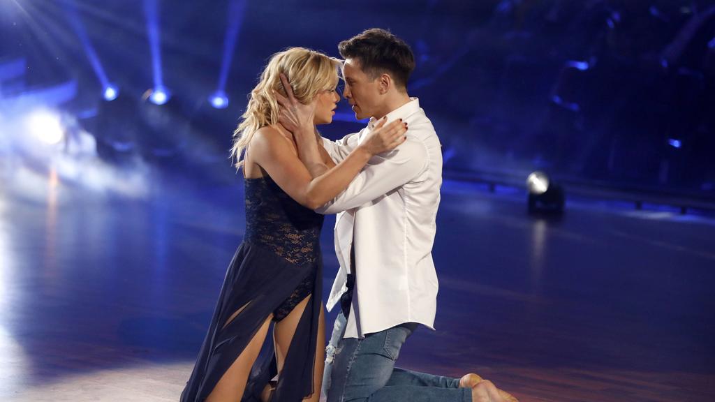 Evelyn Burdecki und Evgeny Vinokurov in der 3. Live-Show der 12. Staffel der RTL-Tanzshow Let s Dance im MMC Coloneum. Köln, 05.04.2019 *** Evelyn Burdecki and Evgeny Vinokurov in the 3 live show of the 12 season of the RTL dance show Let s Dance at