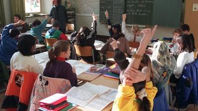 Berlin: Gemeinsam besuchen türkische und deutsche Schüler die Klasse 4A der Hermann-Sander-Grundschule in Berlin-Neukölln. Bislang gab es für muslimische Kinder keinen Religionsunterricht an den Schulen. Das ist nach einer Entscheidung des Oberverwal