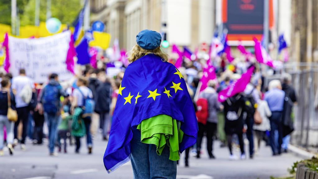 DEU, Deutschland, Stuttgart, Baden-Württemberg, 19.05.2019: Pro Europa - Großdemonstration in Stuttgart des Bündnis Ein Europa für Alle - Deine Stimme gegen Nationalismus. Zur Demonstration rief ein Bündnis aus insgesamt 57 Organisationen auf. *** DE