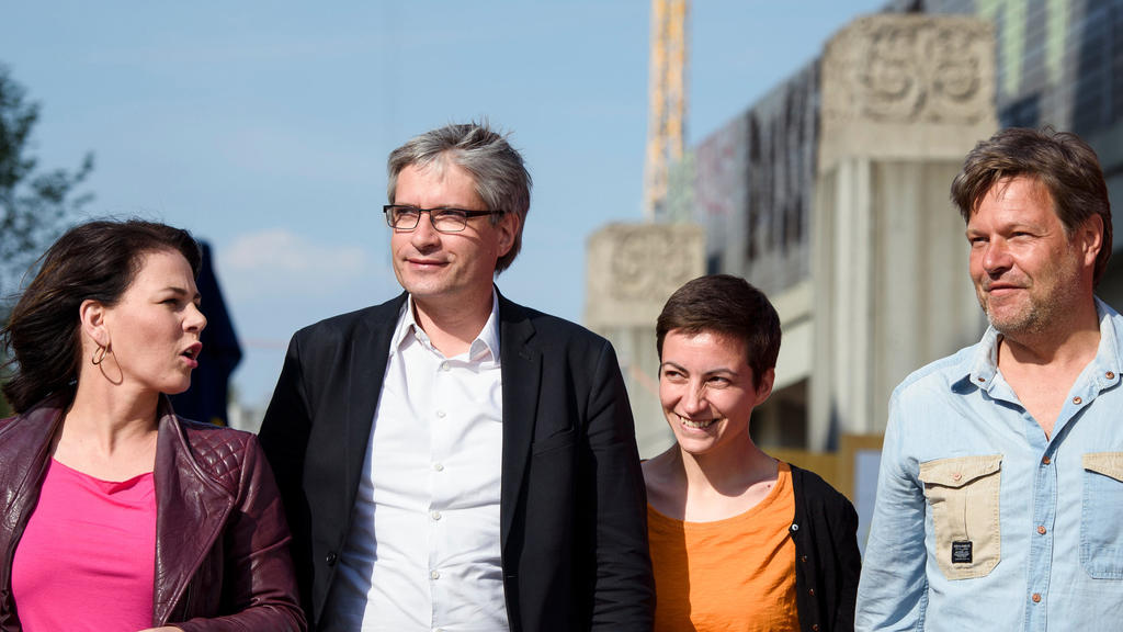 24.05.2019, Berlin: Annalena Baerbock (l-r), Bundesvorsitzende Bündnis 90/Die Grünen, Sven Giegold, Spitzenkandidat des Bündnis 90/Die Grünen zur Europawahl, Ska Keller, Spitzenkandidatin des Bündnis 90/Die Grünen zur Europawahl, und Robert Habeck, B