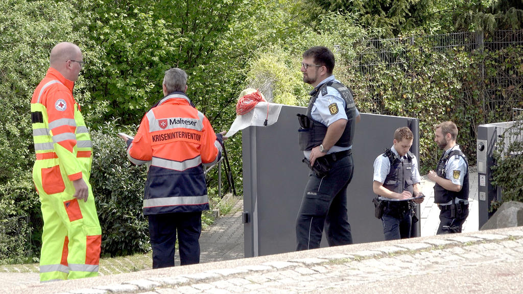 Tiefenbronn Drama: Ein Familienvater soll im Mai vergangenen Jahres seine 38 Jahre alte Frau und den achtjährigen Sohn umgebracht haben.