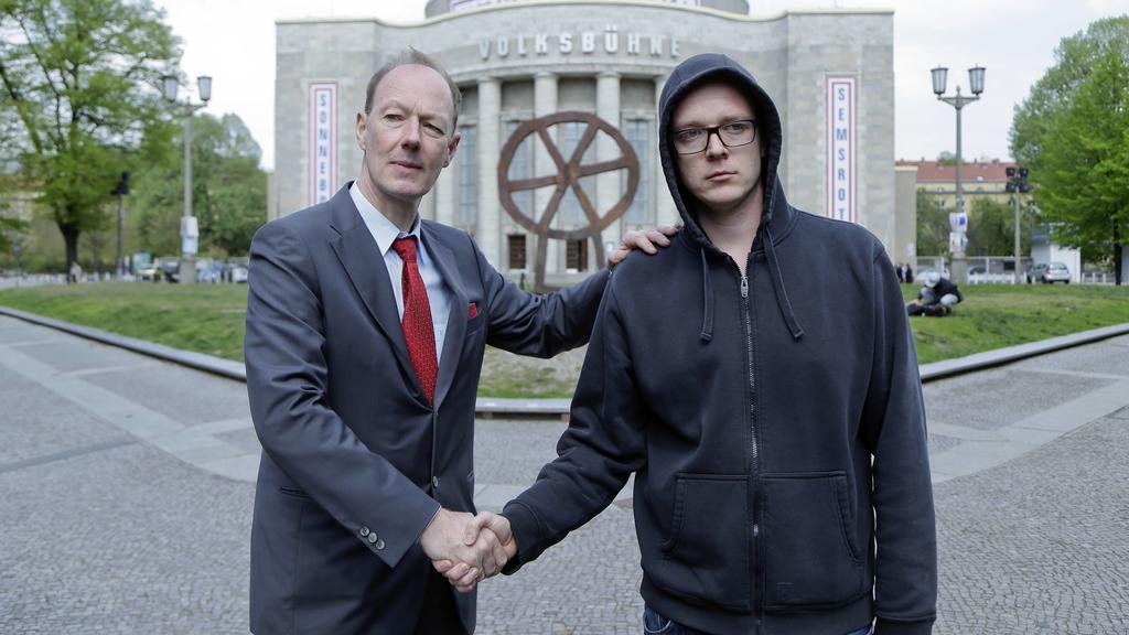 Entertainment Themen der Woche KW17 Entertainment Bilder des Tages 23.04.2019, Berlin, Deutschland - Pressetermin, Die PARTEI startet in den EU-Wahlkampf, mit dem Vorsitzenden Martin Sonneborn und dem Comedian Nico Semsrott. Foto: v.l. Martin Sonnebo