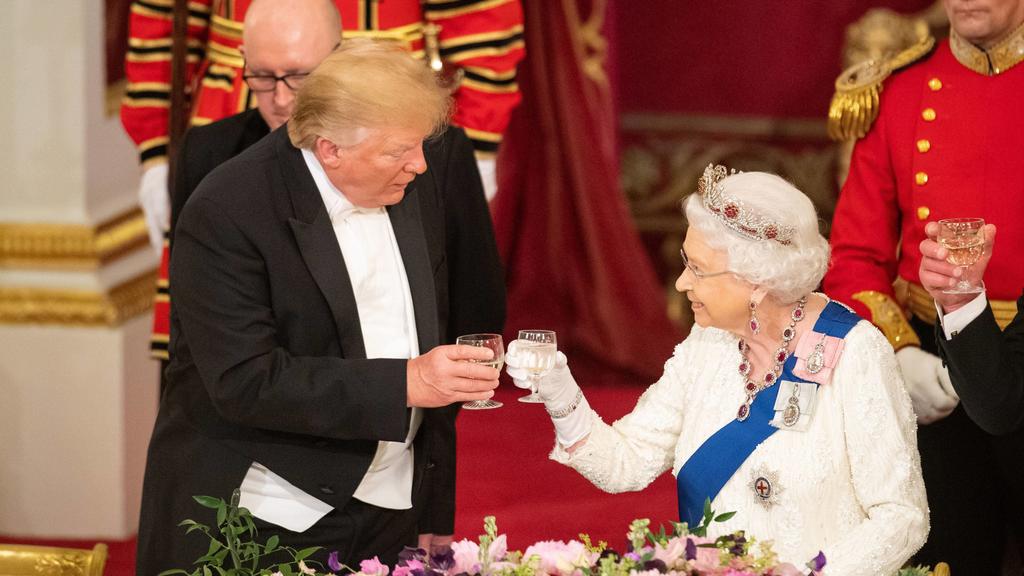 Entertainment Bilder des Tages Entertainment Bilder des Tages . 03/06/2019. London, United Kingdom. Queen Elizabeth II and President Trump at a State Banquet at Buckingham Palace in London on the first day of the PresidentÕs State Visit to the UK PU