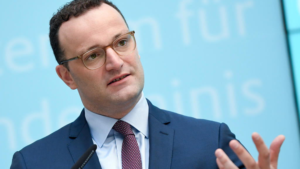 11.06.2019, Berlin: Jens Spahn (CDU), Bundesgesundheitsminister, spricht bei einer Pressekonferenz zu dem Verbot von Konversionstherapien. Spahn hat in einer Pk über Erkenntnisse aus dem Austausch in einer dazu eingesetzten Fachkommission informiert.