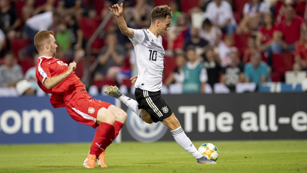 Italien, Triest, Nereo Rocco, 20.06.2019, Uefa - U21, U 21 Fußball-Europameisterschaft - Deutschland - Serbien Bild: v. l. Erzielt das 3:0, Miroslav Bogosavac (Serbien, 13) und Luca Waldschmidt (Deutschland, 10) *** Italy, Trieste, Nereo Rocco, 20 06