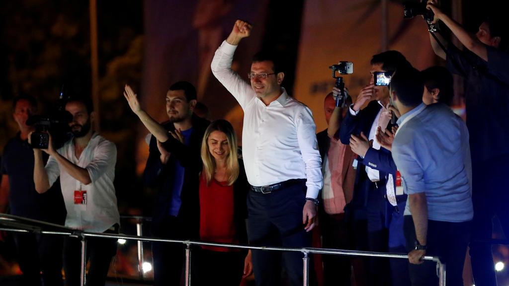 Ekrem Imamoglu, mayoral candidate of the main opposition Republican People's Party (CHP), holds a rally in Beylikduzu district, in Istanbul, Turkey, June 23, 2019. REUTERS/Kemal Aslan TPX IMAGES OF THE DAY