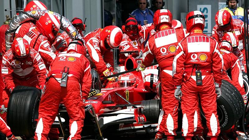 German Formula One driver Michael Schumacher of Scuderia Ferrari F1 team during the pit stop at the European Grand Prix at the Nuerburgring circuit, near Nuerburg Germany, Sunday 07 May 2006. Photo: Roland Weihrauch +++(c) dpa - Bildfunk+++
