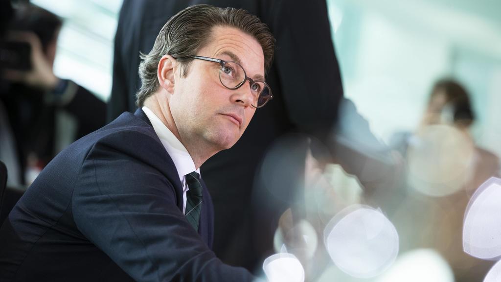 Verkehrsminister Andreas Scheuer vor der Kabinettsitzung im Kanzleramt in Berlin am 3. April 2019. Kabinettsitzung der Bundesregierung *** Minister of Transport Andreas Scheuer before the cabinet meeting at the Chancellors Office in Berlin on 3 April