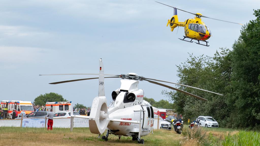 Rettungskräfte mit zwei Hubschraubern nach Oldtimer-Rallye-Unfall im Einsatz