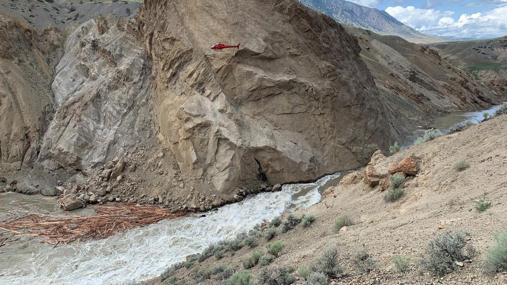 Helikopter vor Erdrutsch in Kanada