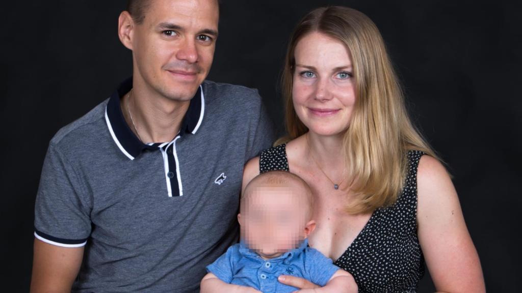Nathalie Birli mit Lebensgefährten und drei Monate altem Sohn