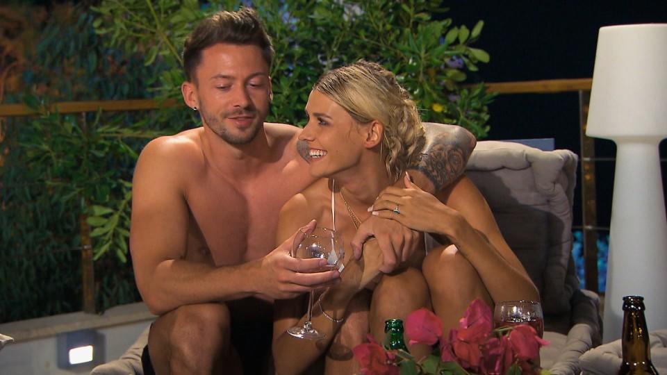 Die 10 verbliebenen Männer geben alles, um der Bachelorette näher zu kommen.