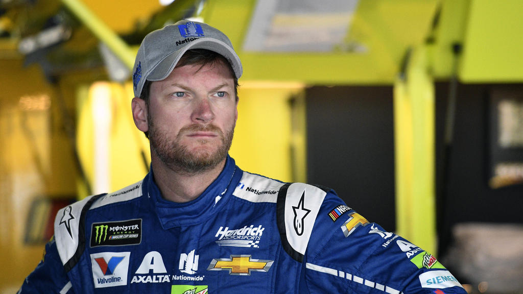 ARCHIV - 03.06.2017, USA, Dover: Dale Earnhardt Jr. beim Training für das Autorennen der NASCAR-Cup-Serie auf dem Dover International Speedway. Ein Flugzeug mit dem US-Rennfahrer Dale Earnhardt Junior an Bord ist im US-Bundesstaat Tennessee abgestürz