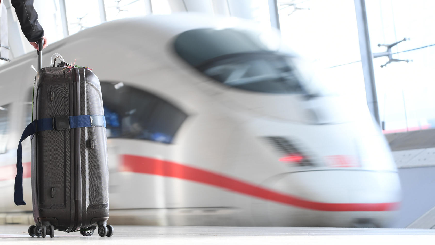 Einigung BundeswehrSoldaten dürfen kostenlos Bahn fahren