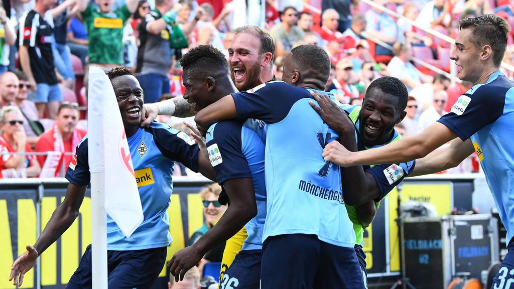 24.08.2019, xfux, Fussball 1.Bundesliga, FSV Mainz 05 - Borussia Moenchengladbach, azspor, emspor, v.l. Torben Muesel (Borussia Moenchengladbach) und Spieler Borussia Moenchengladbach Torjubel, Goal celebration, celebrate the goal zum 1:3 (DFL/DFB RE