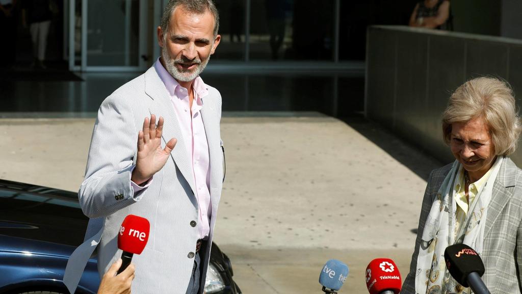 König Felipe und seine Mutter Sofía waren im Krankenhaus, als Juan Carlos operiert wurde.