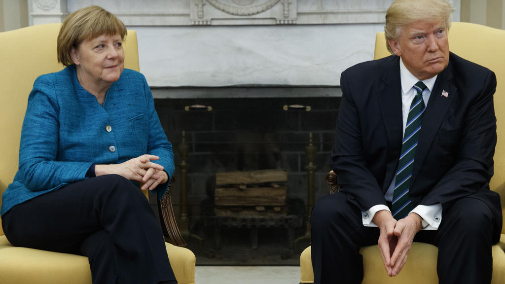 Donald Trump verweigerte Angela Merkel 2017 den Handschlag im Oval Office.