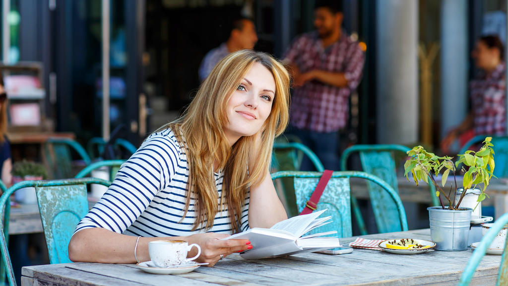 Lese-Auszeit im Café