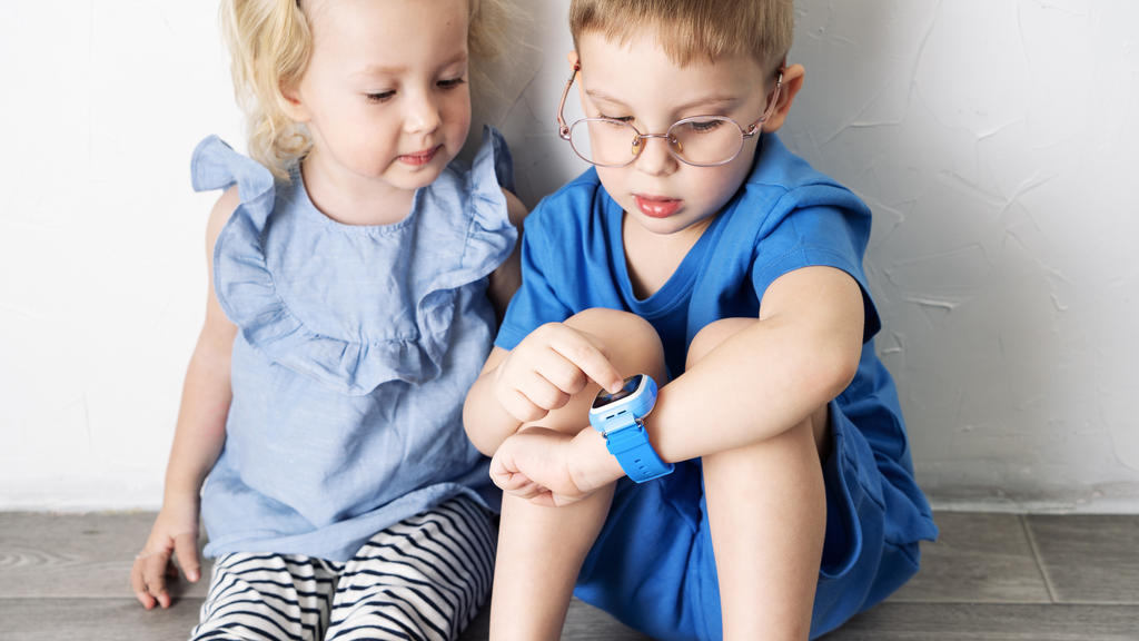 Viele Eltern überwachen ihre Kinder mit Telefon-Uhren