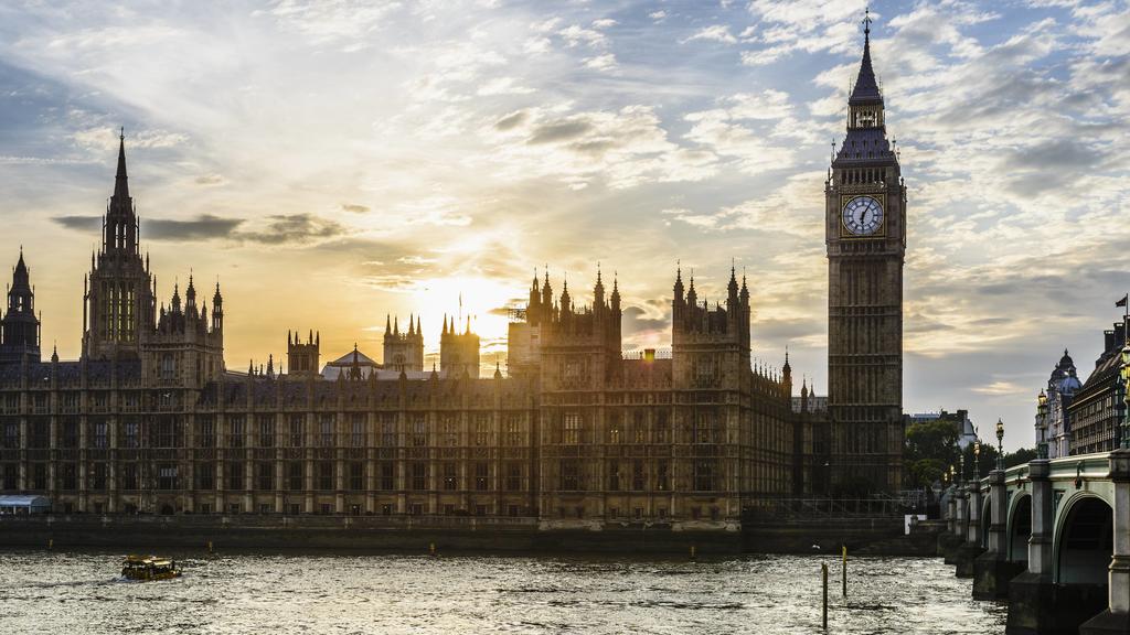 Sun setting over Houses of Parliament, London, United Kingdom Sun setting over Houses of Parliament, London, United Kingdom,London, London, United Kingdom PUBLICATIONxINxGERxSUIxAUTxHUNxONLY 54880