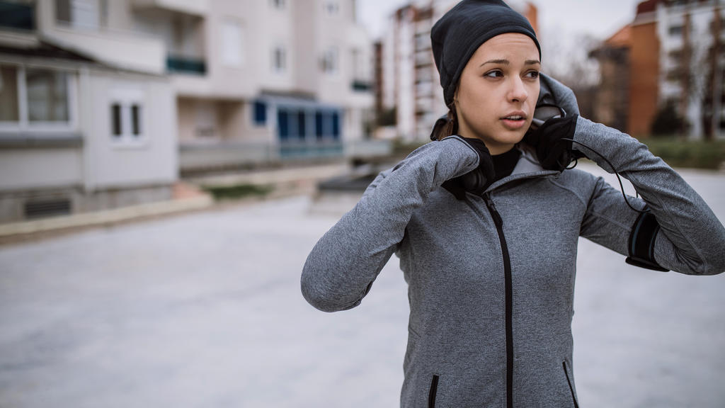Joggen im Herbst: Der Körper sollte beim Laufen nicht auskühlen
