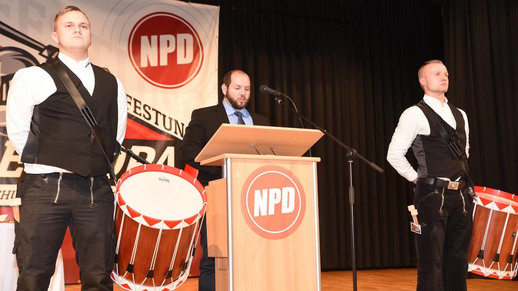 17.11.2018, xkhx, Büdingen NPD in Büdingen (Wetterau) in der Willi-Zinkmann-Halle Europa-Parteitag Stefan Jagsch Landesvorsitzender der NPD Hessen *** 17 11 2018 xkhx Büdingen NPD in Büdingen Wetterau in the Willi Zinkmann Halle Europe Party Congress