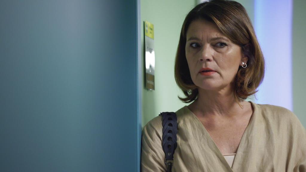 AWZ: Susanne guckt alarmiert.