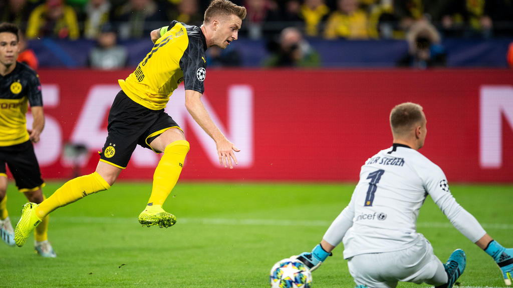 17.09.2019, Nordrhein-Westfalen, Dortmund: Fußball: Champions League, Borussia Dortmund - FC Barcelona, Gruppenphase, Gruppe F, 1. Spieltag. Dortmunds Marco Reus (l) scheitert an Barcelonas Torhüter Marc-Andre ter Stegen. Foto: Marius Becker/dpa +++