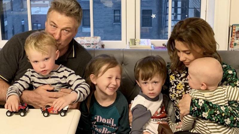 Alec Baldwin Funftes Kind Mit Hilaria Im Anmarsch