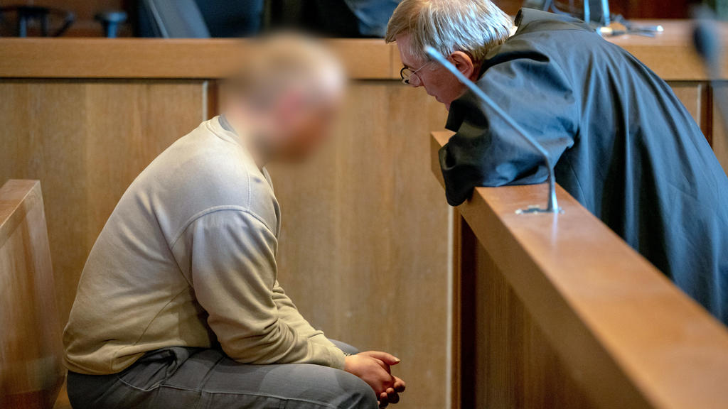 Der Angeklagte hat sich zu Beginn des Prozesses bei seinen Opfern entschuldigt.