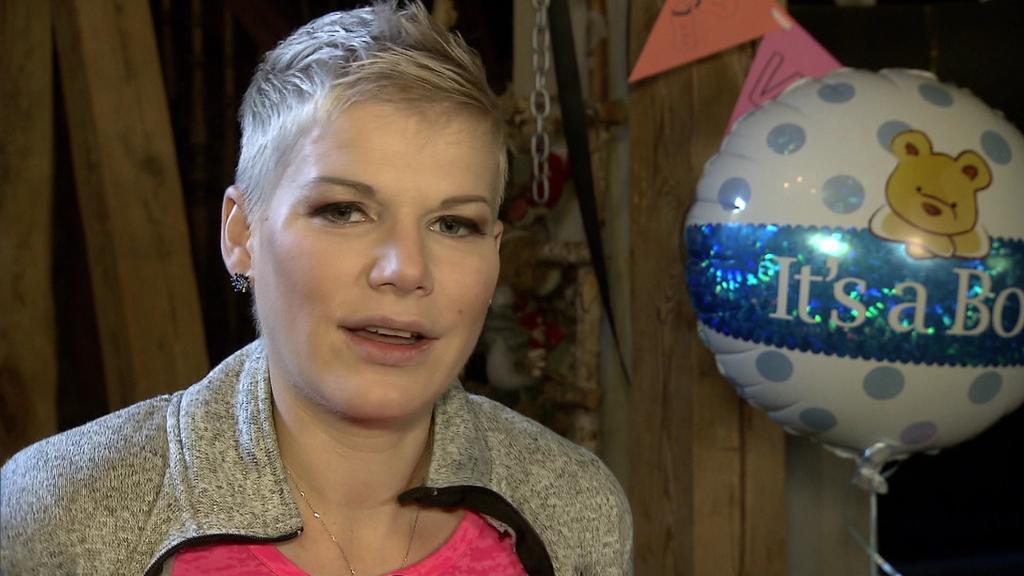 Melanie Müller tritt 6 Tage nach dem Kaiserschnitt schon wieder auf.